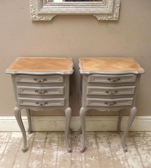 A2872 Pair Stylish French Bedside Tables
